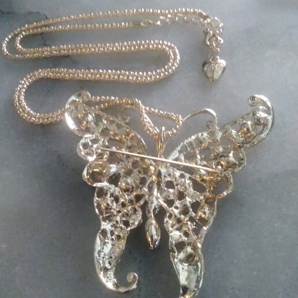 Barbiecore PINK Sparkly Crystal Rhinestone BUTTERFLY Gold PIN Pendant Necklace - Picture 4 of 11
